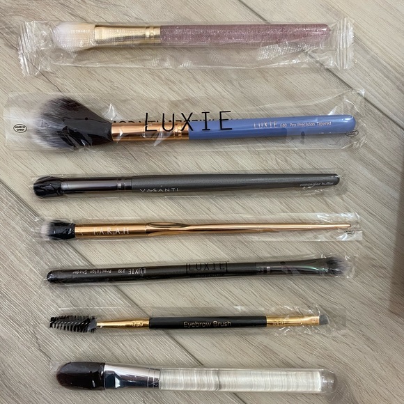Makeup Brushes Bundle - Picture 2 of 3